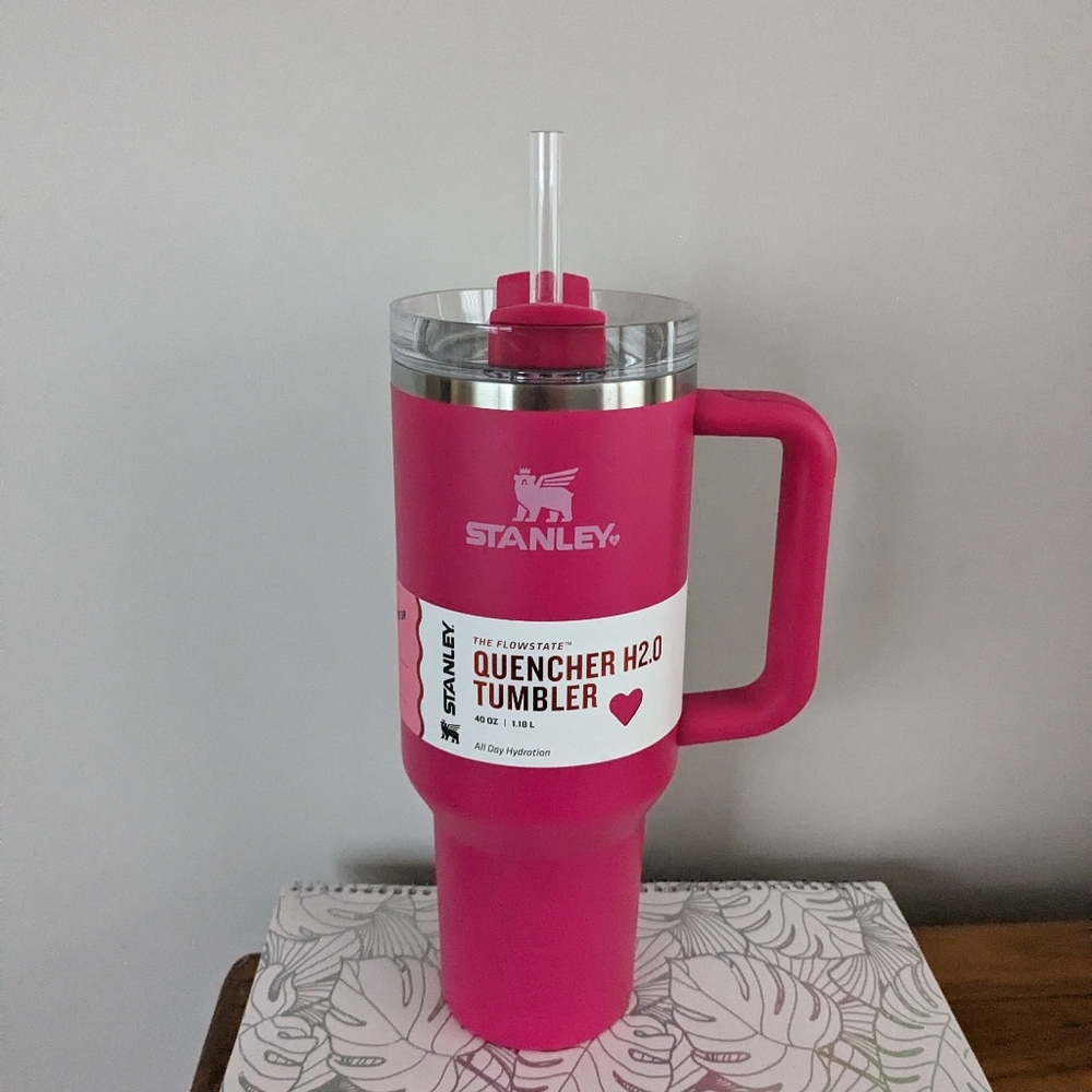 Stanley Pink Valentine's Day Exclusive Target Heart Quencher H2.0 40oz Tumbler